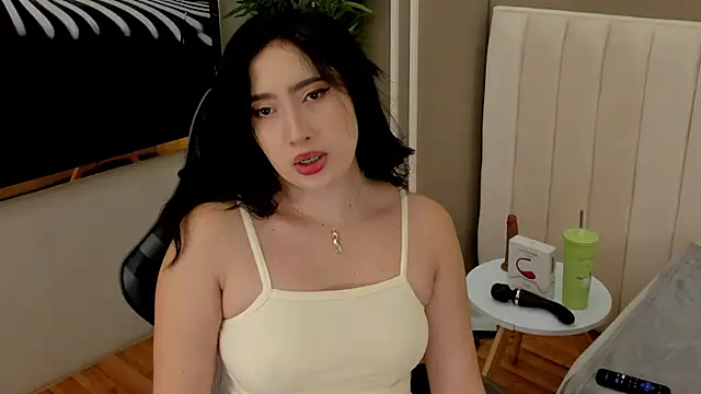 Skyyle  online show from June 17, 1:10 pm