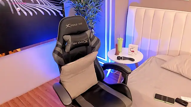 Skyyle  online show from March 20, 12:39 pm