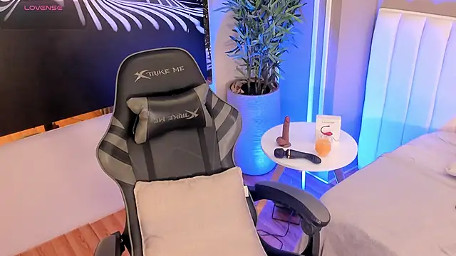 Skyyle  online show from March 21, 12:53 pm