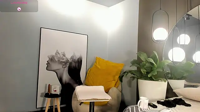 Skyyle  online show from October 2, 12:41 pm
