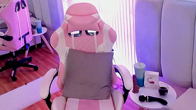 Skyyle  online show from February 13, 1:33 pm