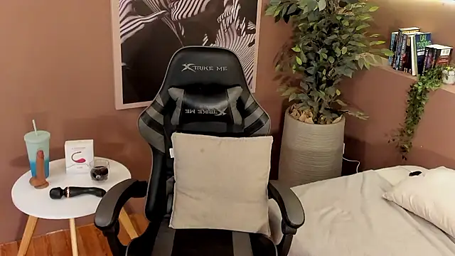 Skyyle  online show from February 14, 1:22 pm