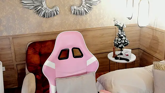 Skyyle  online show from December 18, 1:04 pm