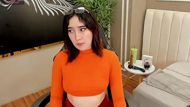 Skyyle  online show from March 28, 1:12 pm