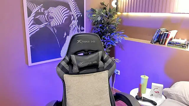 Skyyle  online show from March 29, 4:41 pm