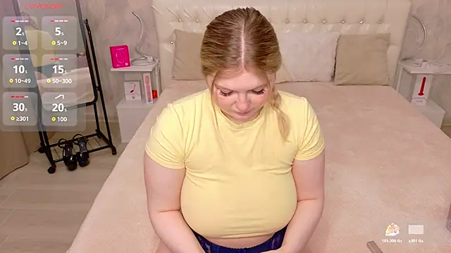 Snapshot of AmeliaDiamond chatting on November 19, 7:03 pm AmeliaDiamond online show from November 19, 7:03 pm