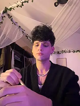 Snapshot of tyler_boo chatting on December 22, 8:31 pm tyler boo online show from December 22, 8:31 pm