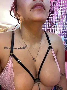 Snapshot of Nicol_V chatting on January 11, 5:36 am Nicol V online show from January 11, 5:36 am