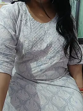 Snapshot of roshni_agrawal0 chatting on July 4, 8:21 am roshni agrawal0 online show from July 4, 8:21 am