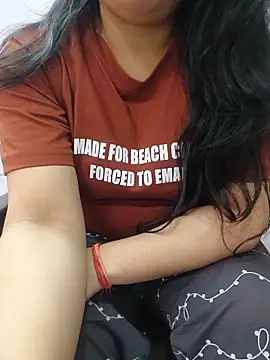 Snapshot of roshni_agrawal0 chatting on June 21, 7:47 am roshni agrawal0 online show from June 21, 7:47 am