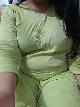 Snapshot of roshni_agrawal0 chatting on July 7, 10:52 am roshni agrawal0 online show from July 7, 10:52 am