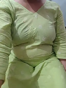 Snapshot of roshni_agrawal0 chatting on June 29, 10:00 am roshni agrawal0 online show from June 29, 10:00 am