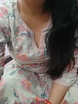 Snapshot of roshni_agrawal0 chatting on June 10, 8:59 am roshni agrawal0 online show from June 10, 8:59 am