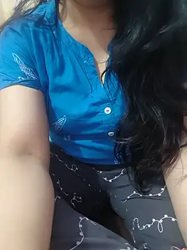 Snapshot of roshni_agrawal0 chatting on July 2, 6:41 am roshni agrawal0 online show from July 2, 6:41 am