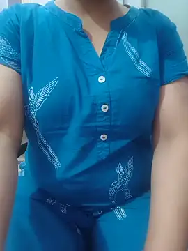 Snapshot of roshni_agrawal0 chatting on June 18, 7:51 am roshni agrawal0 online show from June 18, 7:51 am