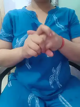 Snapshot of roshni_agrawal0 chatting on June 6, 6:40 am roshni agrawal0 online show from June 6, 6:40 am