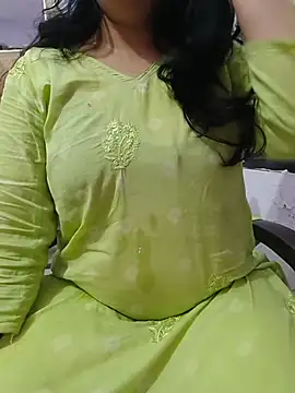 Snapshot of roshni_agrawal0 chatting on June 30, 4:45 am roshni agrawal0 online show from June 30, 4:45 am