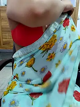 Snapshot of roshni_agrawal0 chatting on October 11, 5:41 am roshni agrawal0 online show from October 11, 5:41 am