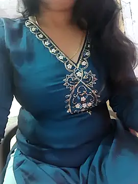 Snapshot of roshni_agrawal0 chatting on February 13, 5:24 pm roshni agrawal0 online show from February 13, 5:24 pm