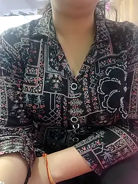 Snapshot of roshni_agrawal0 chatting on February 10, 7:40 am roshni agrawal0 online show from February 10, 7:40 am