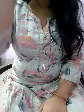 Snapshot of roshni_agrawal0 chatting on February 12, 7:41 am roshni agrawal0 online show from February 12, 7:41 am