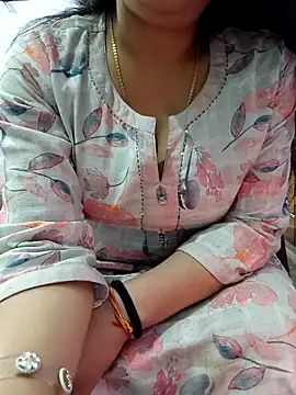 Snapshot of roshni_agrawal0 chatting on February 6, 7:59 am roshni agrawal0 online show from February 6, 7:59 am