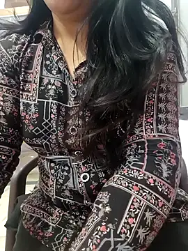 Snapshot of roshni_agrawal0 chatting on February 26, 1:00 pm roshni agrawal0 online show from February 26, 1:00 pm