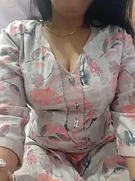 Snapshot of roshni_agrawal0 chatting on February 1, 7:28 am roshni agrawal0 online show from February 1, 7:28 am