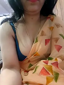 Snapshot of roshni_agrawal0 chatting on February 14, 7:52 am roshni agrawal0 online show from February 14, 7:52 am