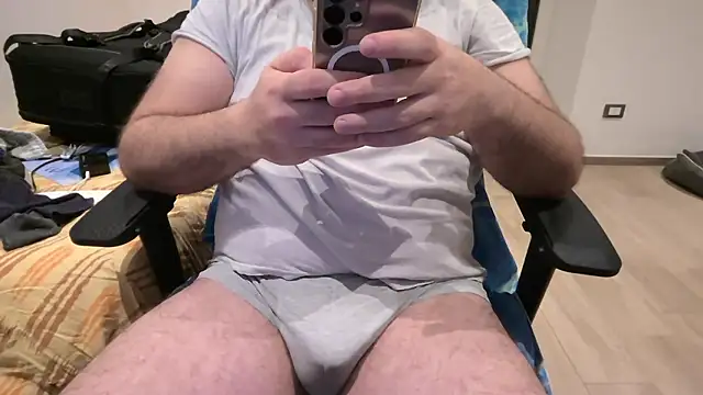 Snapshot of fabi0xx2 chatting on January 9, 8:05 pm fabi0xx2 online show from January 9, 8:05 pm