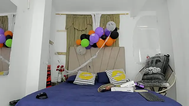 Lady miss    online show from October 28, 1:10 pm