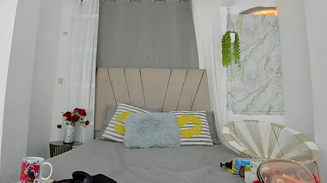 Lady miss    online show from April 13, 12:31 pm