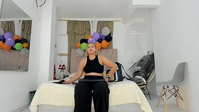 Lady miss    online show from October 27, 11:44 am