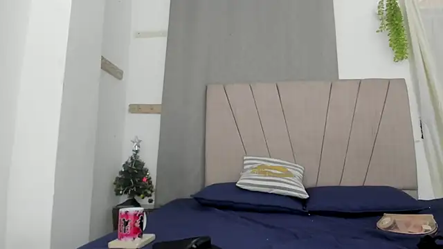 Lady miss    online show from December 14, 1:17 pm