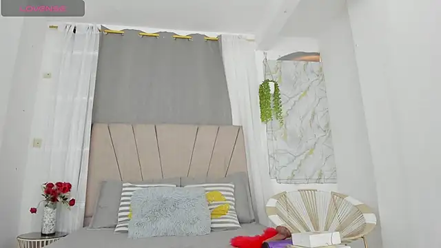 Lady miss    online show from April 7, 12:07 pm