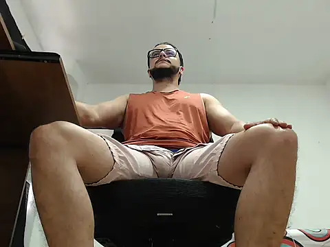 Snapshot of cloudsxxx chatting on January 10, 2:12 pm cloudsxxx online show from January 10, 2:12 pm