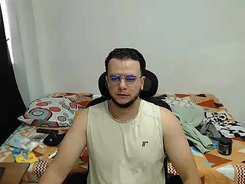 cloudsxxx online show from April 1, 4:04 pm