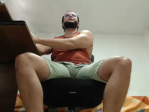 cloudsxxx online show from April 4, 2:12 pm