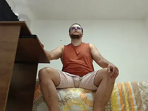 Snapshot of cloudsxxx chatting on May 4, 5:38 pm cloudsxxx online show from May 4, 5:38 pm