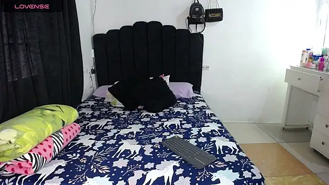 eileen  hills online show from April 20, 7:48 pm