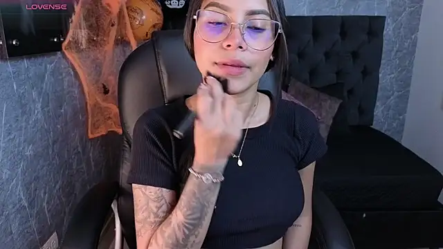 eileen  hills online show from October 24, 7:13 pm