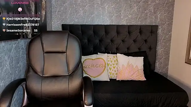 eileen  hills online show from December 13, 8:04 pm