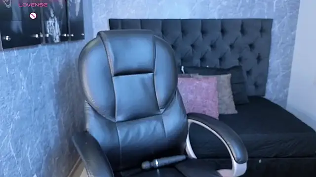 eileen  hills online show from October 21, 6:18 pm