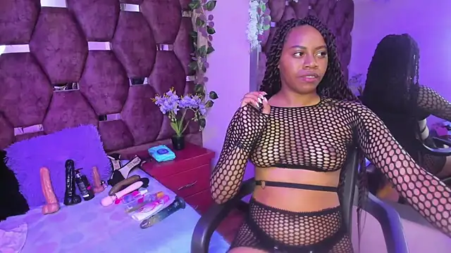 Thiana Taylor online show from October 27, 7:37 pm