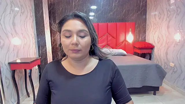 LatinaHoleQueen online show from December 5, 4:16 pm