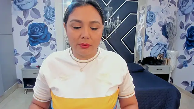 LatinaHoleQueen online show from October 15, 2:25 pm