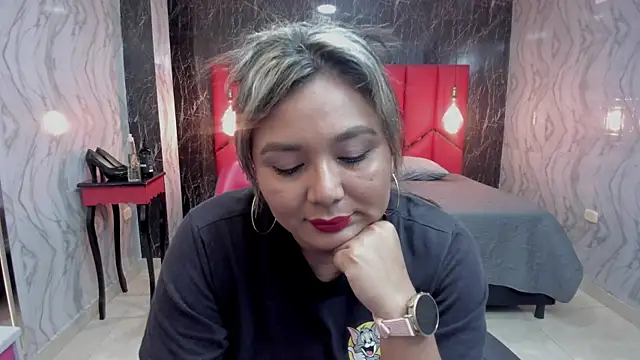 Snapshot of LatinaHoleQueen chatting on June 19, 3:29 pm LatinaHoleQueen online show from June 19, 3:29 pm