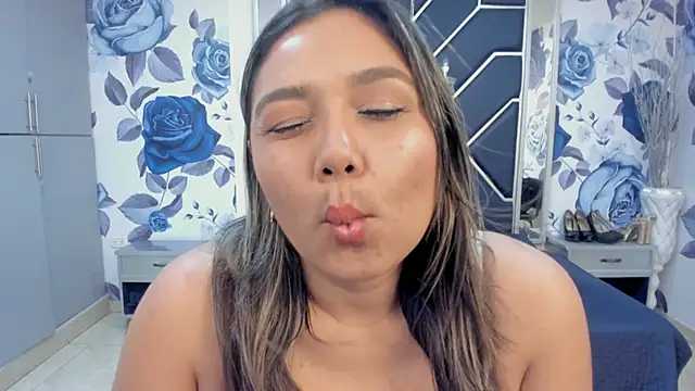 LatinaHoleQueen online show from November 12, 2:32 pm