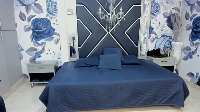 LatinaHoleQueen online show from September 9, 2:15 pm