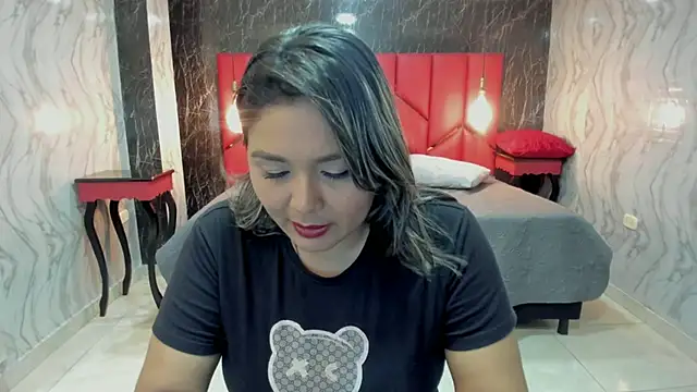 LatinaHoleQueen online show from November 29, 2:39 pm